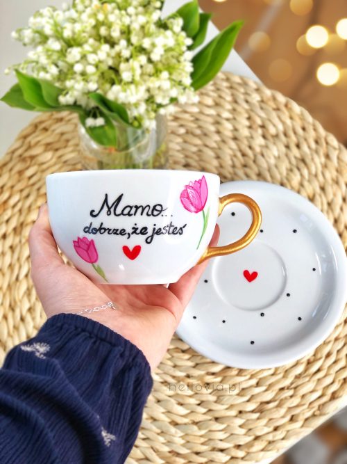 ręcznie robiona malowana filiżanka dla mamy mamo dobrze, że jesteś na prezent na kawę z dedykacją na prezent 350 ml biała porcelanowa ze spodkiem